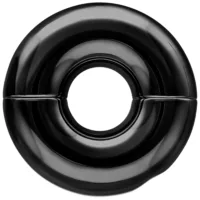 Schwarzer Tribal Dream Ring aus Chirurgenstahl Schwarzer Tribal Dream Ring aus Chirurgenstahl auf weißem Hintergrund