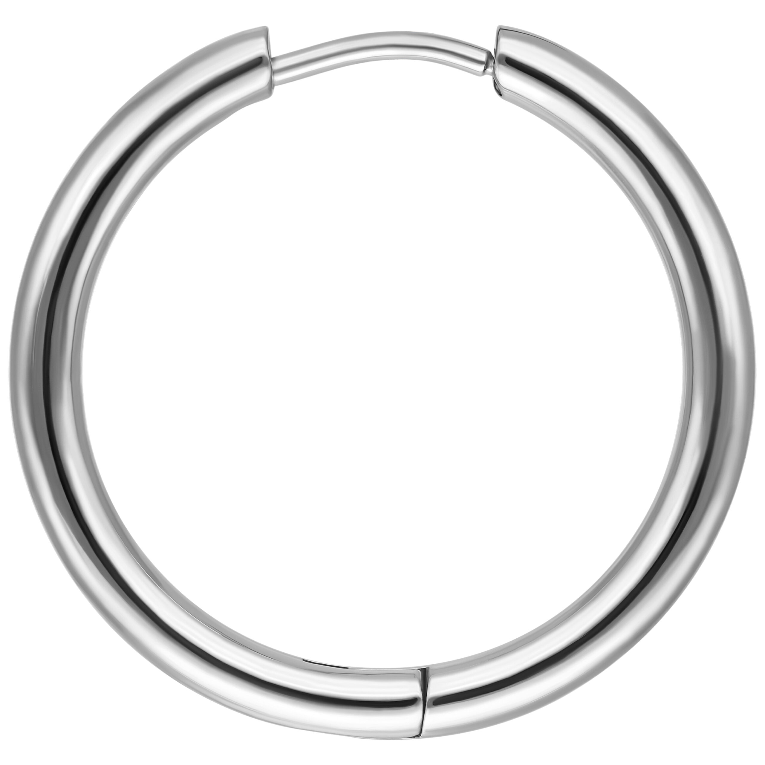 Silberner Little Hoop Ohrring aus Chirurgenstahl Silberner, glänzender Little Hoop Ohrring auf weißem Hintergrund