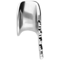 Silberner Indiana Earsaddle aus Chirurgenstahl Silberner Earsaddle aus Chirurgenstahl 316L auf weißem Hintergrund
