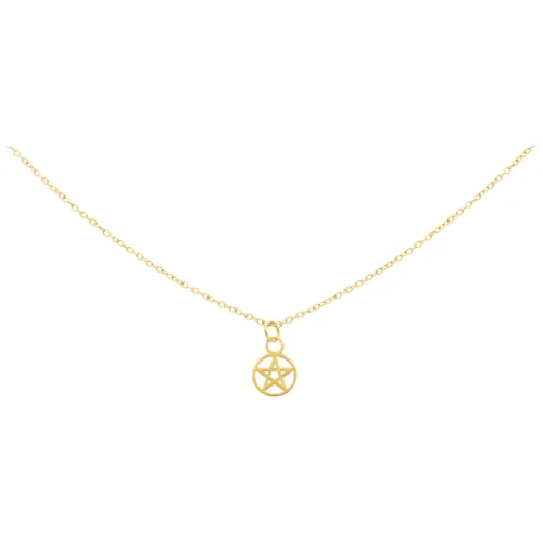 Goldene Kette mit Pentagramm-Anhänger auf weißem Hintergrund