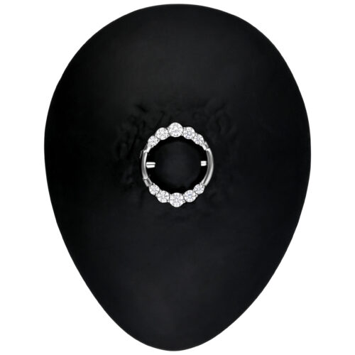 Silberner Nipple Clicker mit doppelten Kristallen auf schwarzem Hintergrund