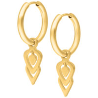 Goldene Little Balisuta Hoops Ohrringe Goldene Edelstahl-Hoops mit einzigartigem Anhänger auf weißem Hintergrund