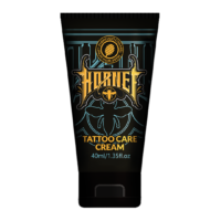 Hornet Tattoo Pflegecreme 40 ml Tube Schwarze Hornet Tattoo Pflegecreme 40 ml Tube auf transparentem Hintergrund
