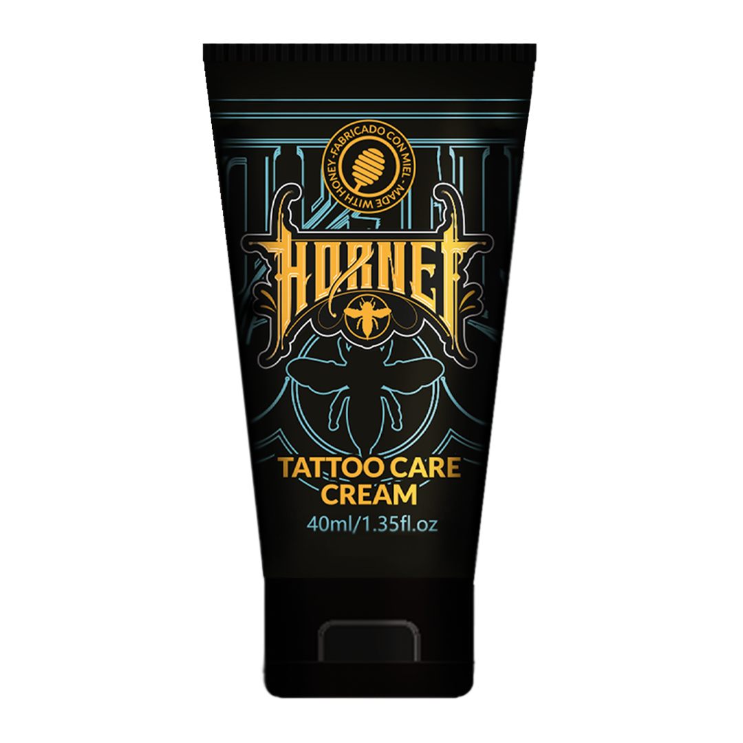 Hornet Tattoo Pflegecreme 40 ml Tube Schwarze Hornet Tattoo Pflegecreme 40 ml Tube auf transparentem Hintergrund