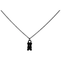Schwarze Gummibärchen-Kette aus Edelstahl Schwarze Kette mit Gummibärchen-Anhänger aus Chirurgenstahl auf weißem Hintergrund