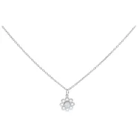 Silberne Kette mit Kristallblumenanhänger auf weißem Hintergrund