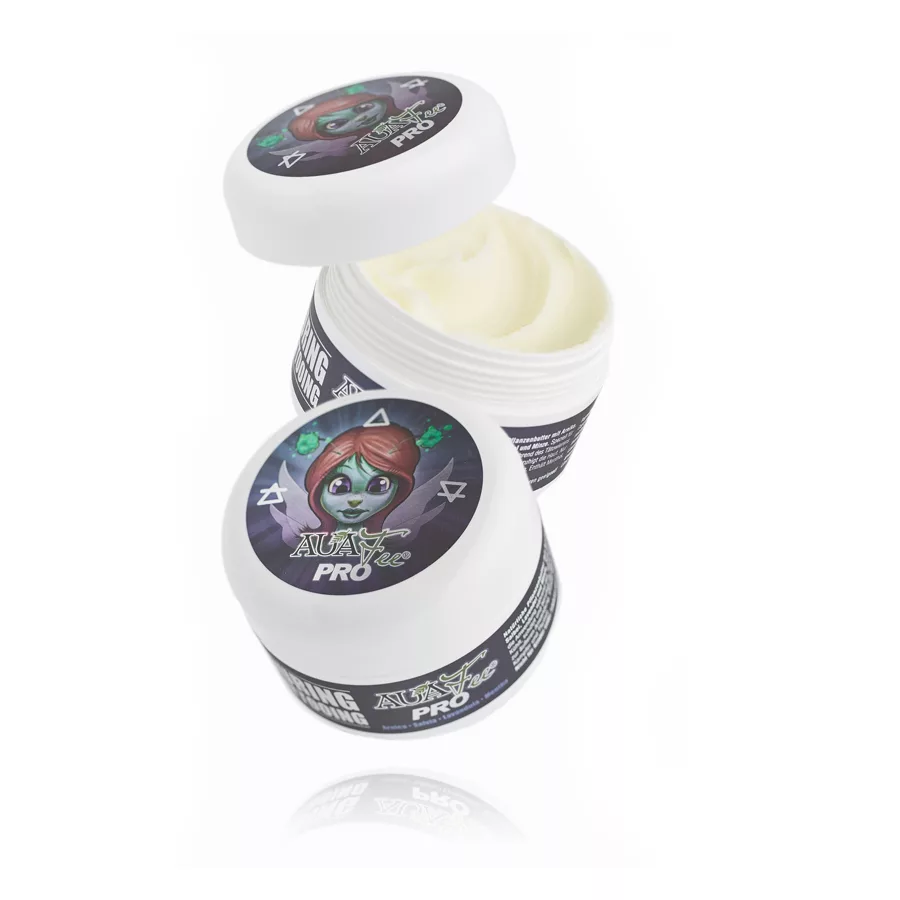 Auafee Pro Tattoo Butter 150 ml Dose Weiße Dose Auafee Pro Tattoo Butter mit geöffneter und geschlossener Kappe auf weißem Hintergrund