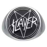 Silberner Siegelring mit Slayer-Logo auf schwarzem Hintergrund