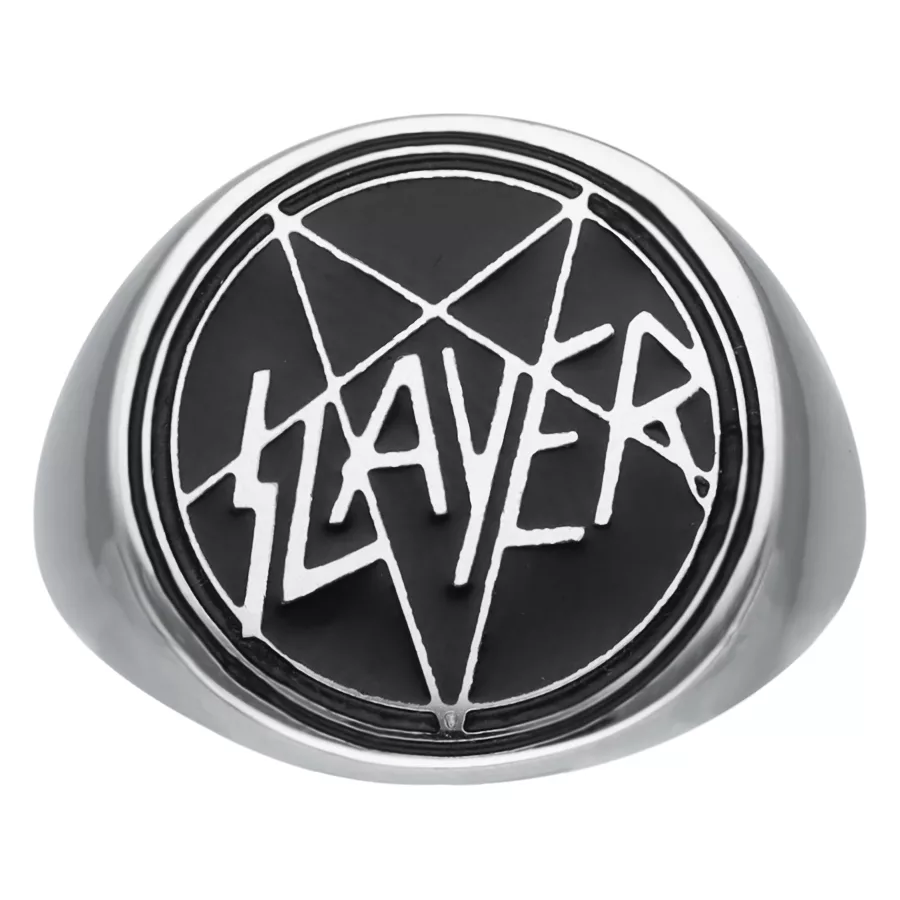 Silberner Siegelring mit Slayer-Logo auf schwarzem Hintergrund
