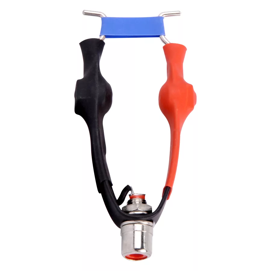 RCA Adapter in Rot und Schwarz RCA Adapter mit roten und schwarzen Kabeln auf weißem Hintergrund