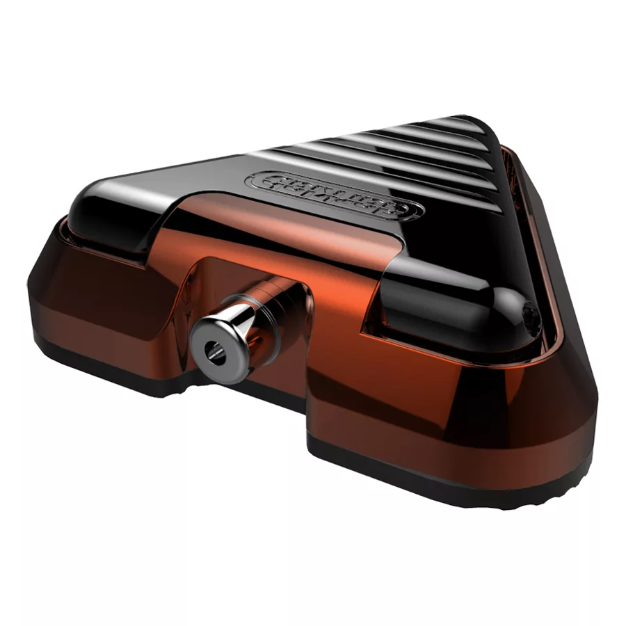 Delta Footswitch Tangerine in Orange und Schwarz Delta Fußschalter aus Aluminium, orange und schwarz, auf weißem Hintergrund