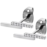 Silberne Ohrstecker mit horizontalem Kristallbalken auf weißem Hintergrund