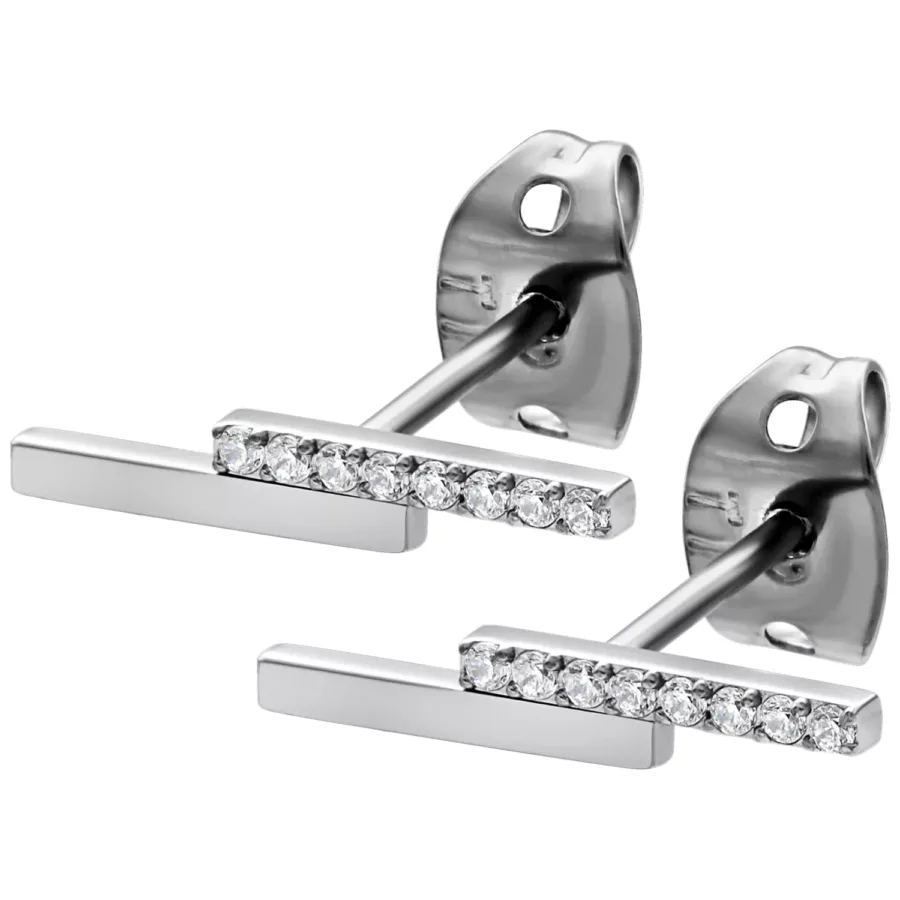 Silberne Ohrstecker mit horizontalem Kristallbalken auf weißem Hintergrund