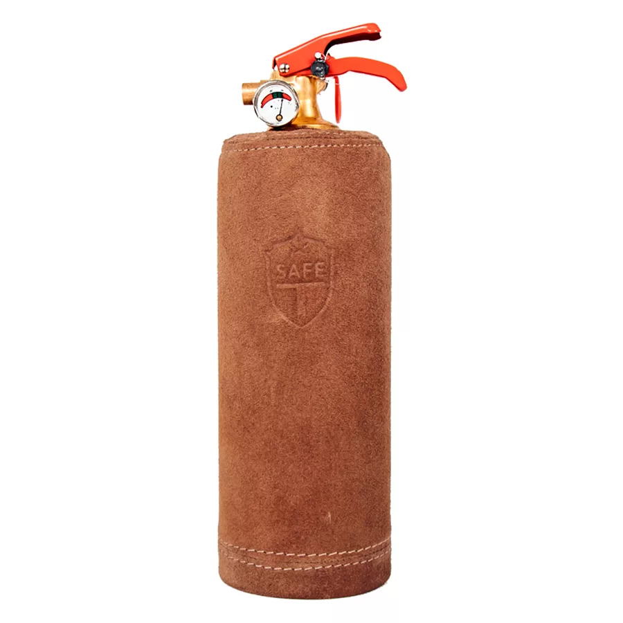 Brauner Nubuk-Feuerlöscher mit rotem Griff Brauner Nubuk-Feuerlöscher auf weißem Hintergrund, roter Griff, Manometer