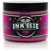 Pinkfarbene Tattoocreme von Ink Eeze, 180 ml, auf weißem Hintergrund