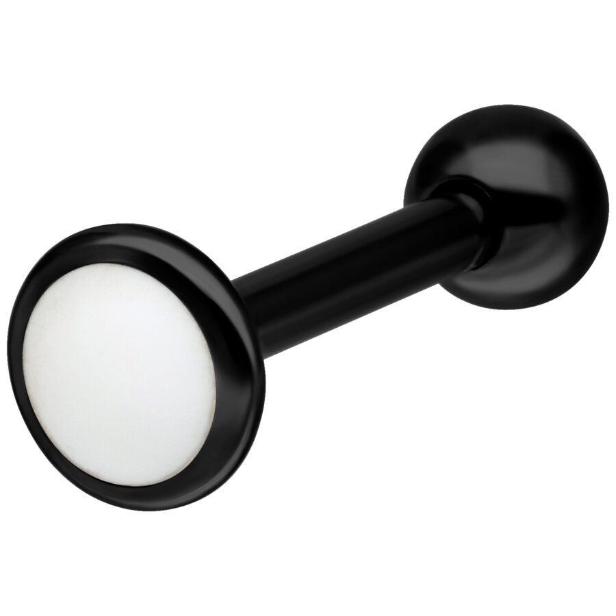 Schwarzes Titan Labret mit weißer Kugel auf weißem Hintergrund