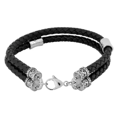Schwarzes geflochtenes Lederarmband mit silbernem Chirurgenstahlverschluss auf weißem Hintergrund