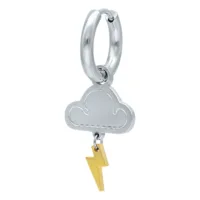 Silberne Ohrringe mit Wolken- und Blitzanhänger Silberner Hoop-Ohrring mit Wolkenanhänger und goldenem Blitz auf weißem Hintergrund