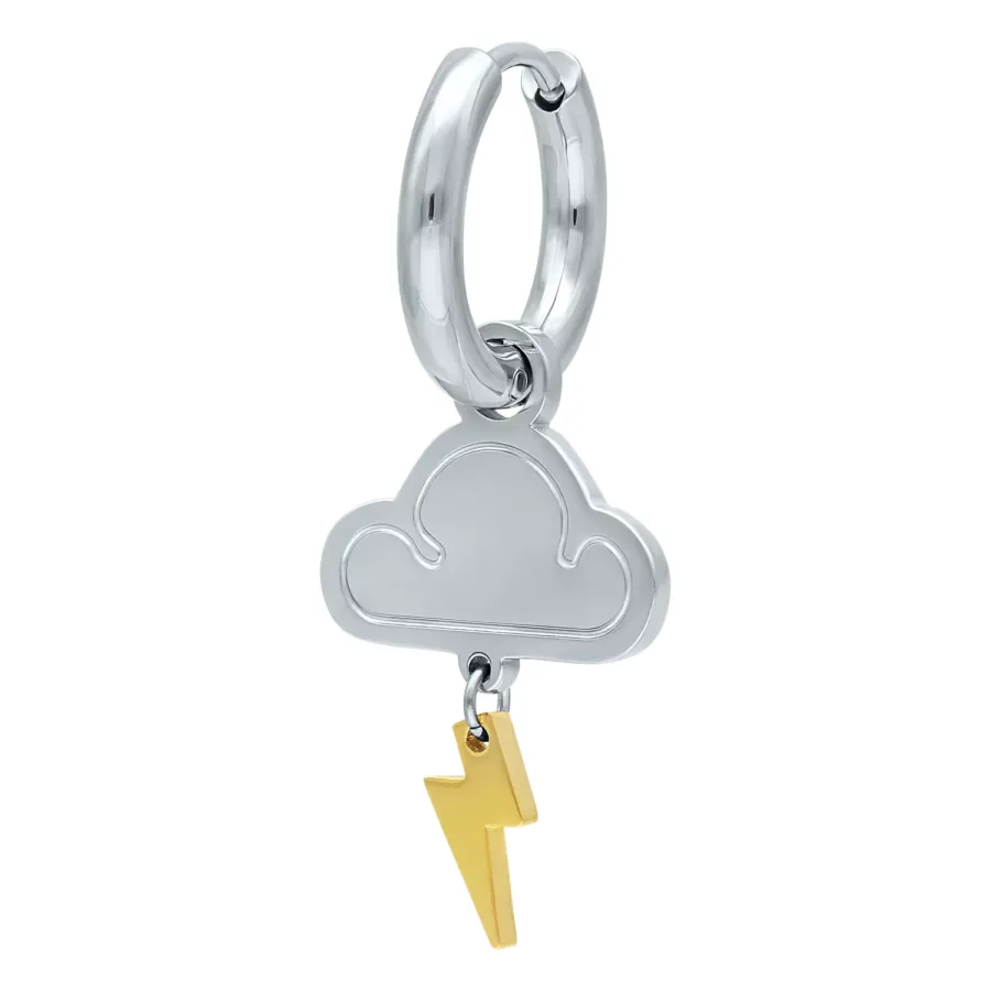 Silberner Hoop-Ohrring mit Wolkenanhänger und goldenem Blitz auf weißem Hintergrund
