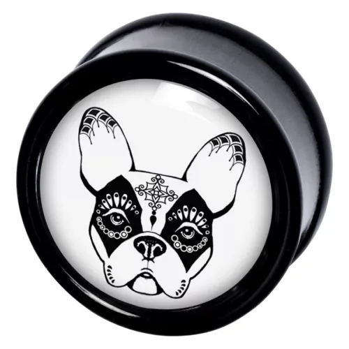 Schwarzer PMMA Plug mit weißem Hintergrund und Bulldog-Motiv im Dia de los Muertos Stil