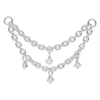 Silberne Piercingkette mit klaren Kristallen auf weißem Hintergrund