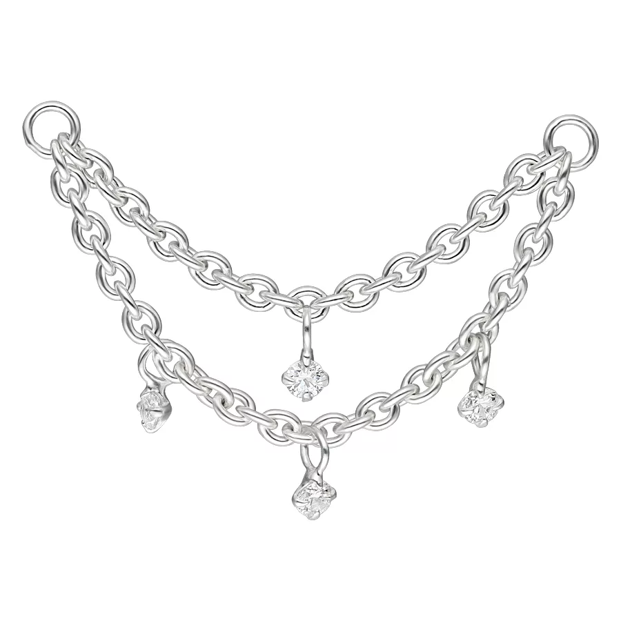 Silberne Piercingkette mit klaren Kristallen auf weißem Hintergrund