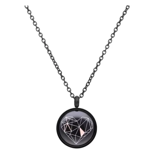 Schwarze Kette mit geometrischem Herzanhänger vor neutralem Hintergrund