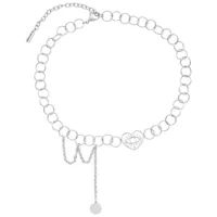 Silberfarbener Choker mit Herz-Auge-Anhänger auf weißem Hintergrund