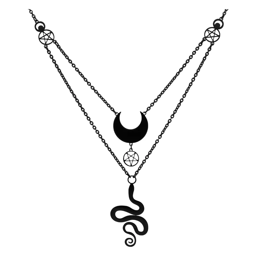 Schwarze Kette mit Anhängern aus Chirurgenstahl Zweireihige schwarze Kette aus Chirurgenstahl mit Mond- und Schlangenanhänger auf weißem Hintergrund