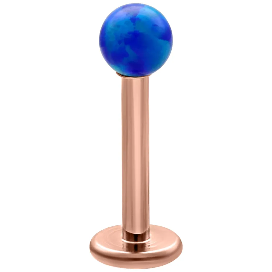 Dunkelblauer Opal Kugel Labret auf roségoldenem Titanstab, Studiohintergrund