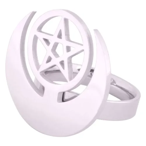Silberner Ring aus Chirurgenstahl mit Pentagramm und Mondmotiv auf weißem Hintergrund