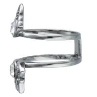 Silberner Sun Tides Ring 17mm aus Edelstahl Silberfarbener Ring aus Chirurgenstahl mit klarem Kristall, Größe 17mm, auf weißem Hintergrund