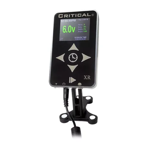 Schwarzes Critical XR Netzteil aus Aluminium auf weißem Hintergrund