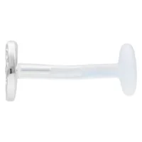 Silbernes Push Fit Labret mit großem Kreis Silbernes Labret mit gehämmertem Kreisaufsatz und transparentem Stab auf weißem Hintergrund