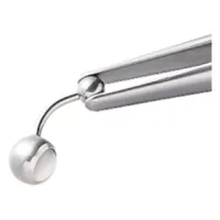 Ball Fix Zange aus Edelstahl, präzise Nahaufnahme einer silbernen Ball Fix Zange aus Edelstahl vor weißem Hintergrund
