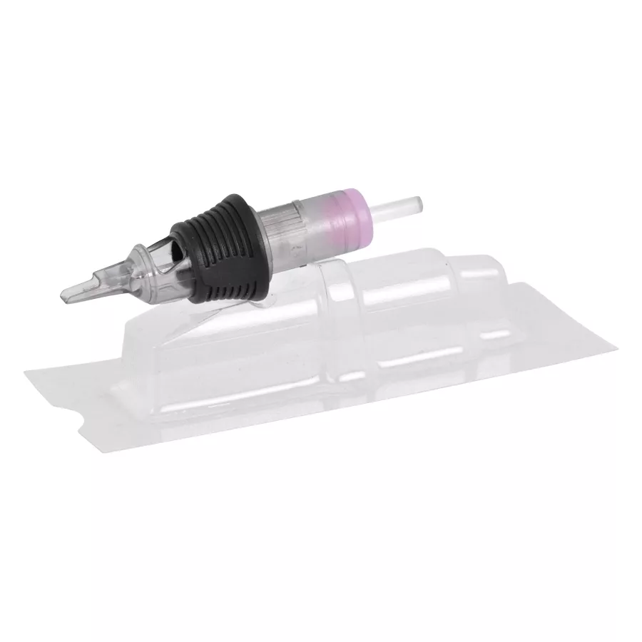 Transparente Magnum Curved Tattoo Cartridge mit schwarzem Griff auf weißem Hintergrund