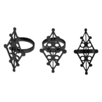 Schwarzer Witchcraft Rune Ring 18,0 mm Schwarzer Rune Ring aus Chirurgenstahl, Ringgröße 18,0 mm, auf weißem Hintergrund