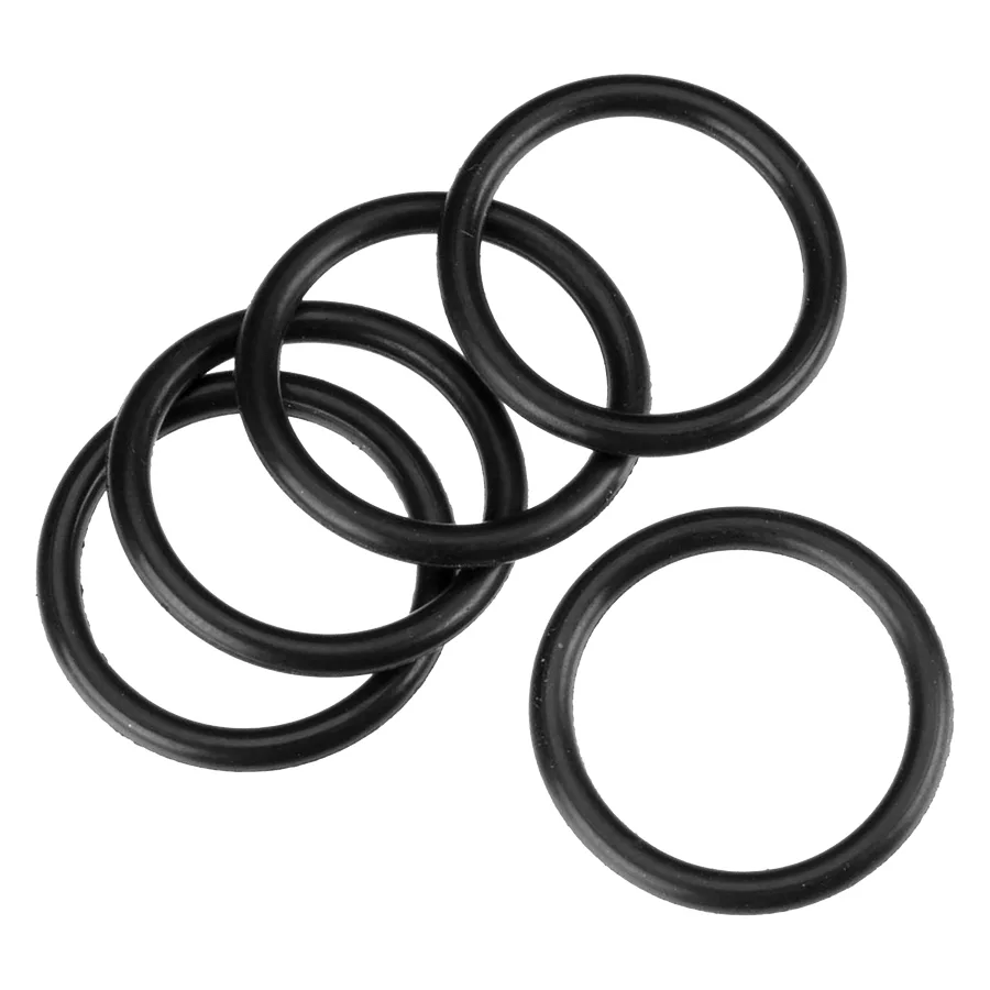 Schwarze Motorbold O-Ringe Set von Wildcat Sechs schwarze O-Ringe aus Gummi auf weißem Hintergrund