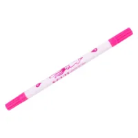 Doppelseitiger pinker Tattoo Stift mit Squidster Logo auf weißem Hintergrund