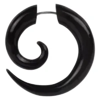 Schwarzer Spiral-Ohrstecker aus Horn, 1.6 mm Stärke, auf weißem Hintergrund