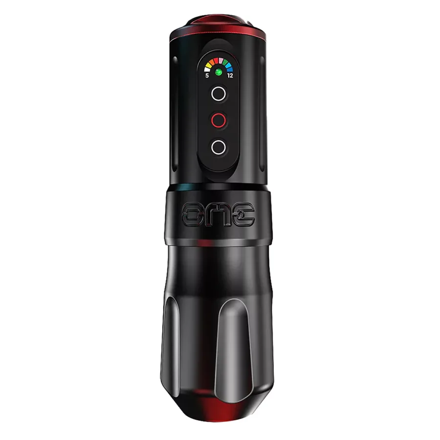 Schwarze FK Irons ONE Tattoomaschine mit Drop In Battery auf weißem Hintergrund