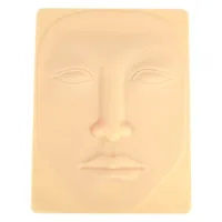 Beige Silikon-Tattoo-Haut in Gesichtform auf hellem Hintergrund