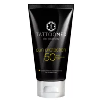 Schwarze Tube TattooMed® Sun Protection LSF50 auf weißem Hintergrund
