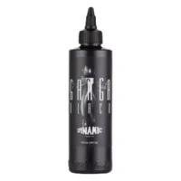 Schwarze Tattoofarbe Viking Ink Ganga Black 240ml Flasche auf weißem Hintergrund