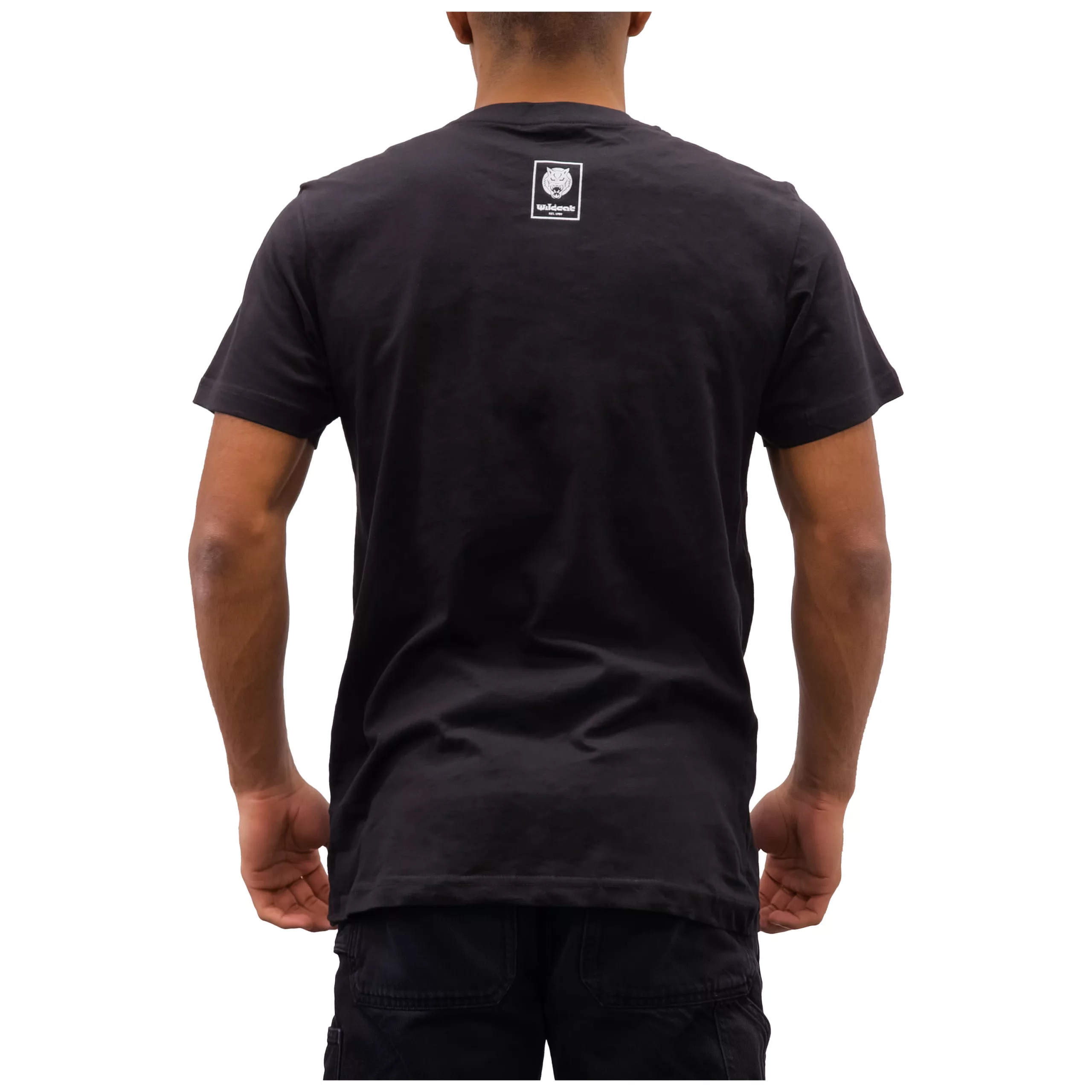 Schwarzes Wildcat T-Shirt mit Logoprint Rückansicht eines schwarzen Wildcat T-Shirts mit Logoprint auf weißem Hintergrund