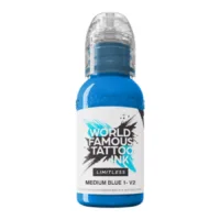 Flasche blaue Tattoo Tinte, Marke World Famous Ink, auf weißem Hintergrund