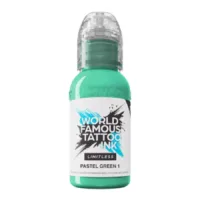 Flasche World Famous Ink Pastelgrün Tattoo Tinte auf weißem Hintergrund