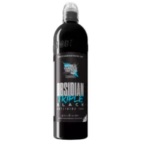 Schwarze Flasche World Famous Ink Limitless Obsidian auf weißem Hintergrund