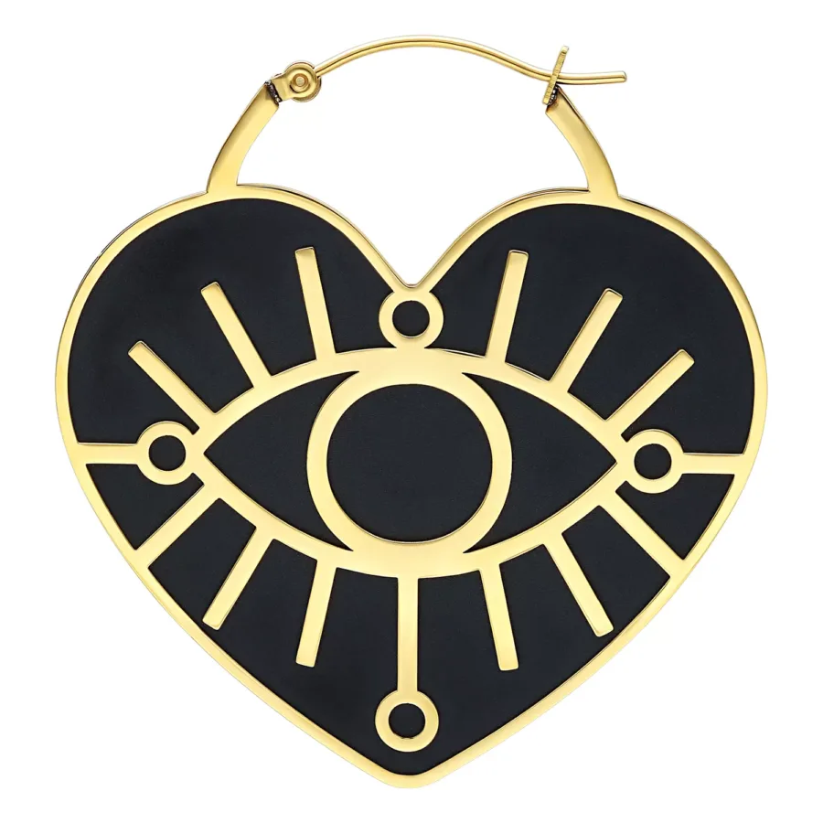 Goldene herzförmige Ohrringe mit schwarzem Auge-Design auf weißem Hintergrund