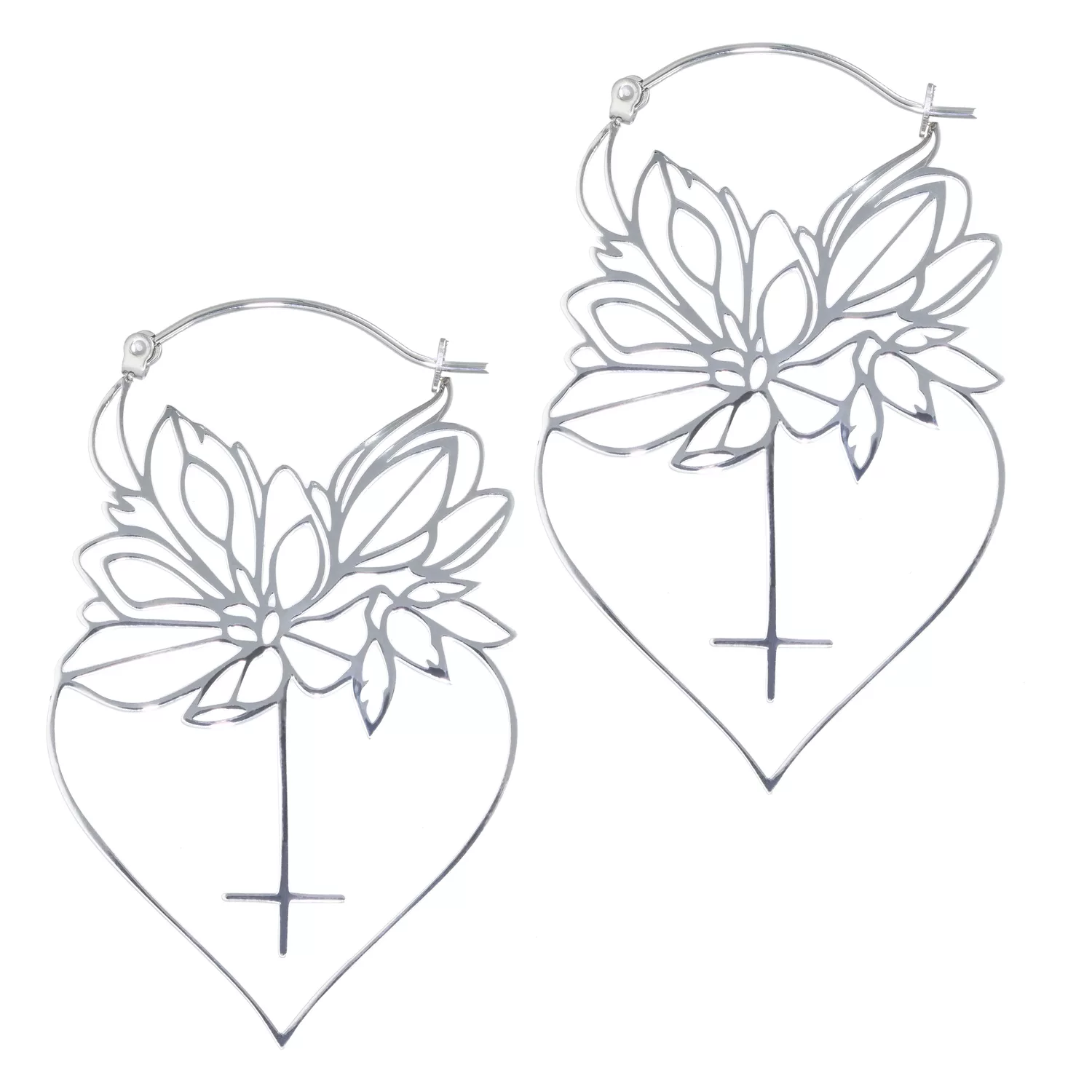 Silberne Dahlia Hoops mit floralen Motiven auf weißem Hintergrund